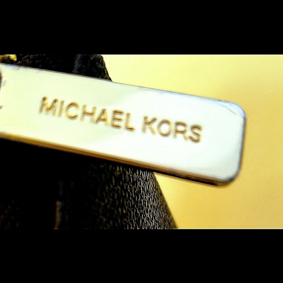 MICHAEL KORS Clutch Wallet - Picture 2 of 16